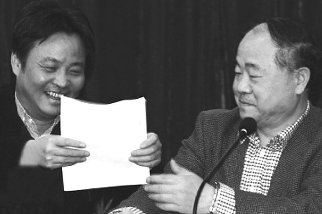 Nhà văn Dư Hoa (trái) và Mạc Ngôn. Ảnh: The Paper